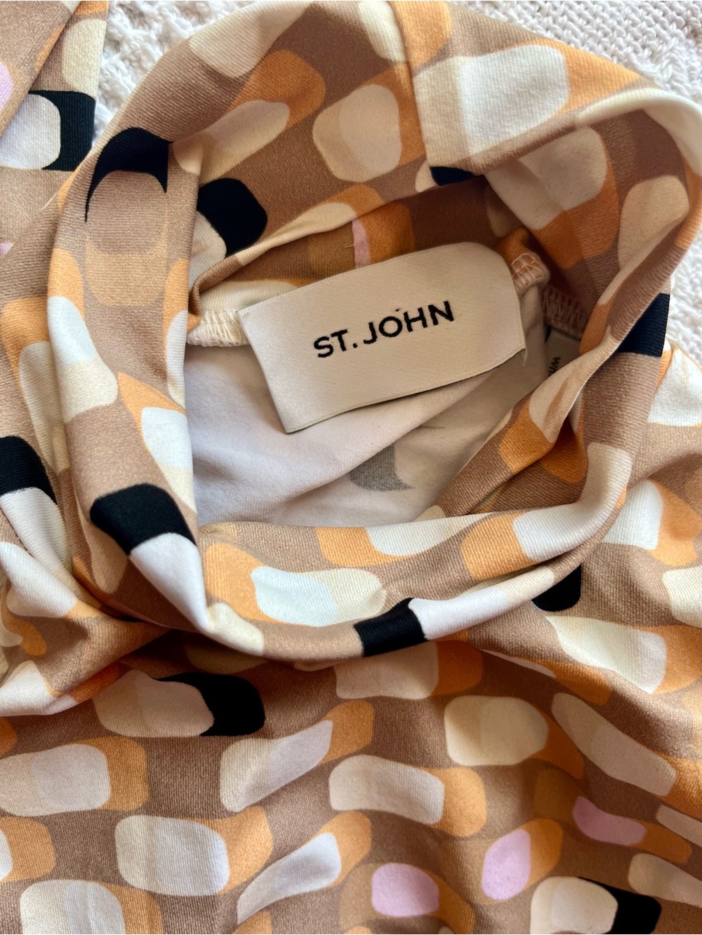 St. John Geometric Ovals Lozenges Print Turtleneck Long Sleeve Tee in Peach Pink - Picture 6 of 12